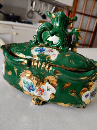 Set porcellana verde con vasi e portaoggetti