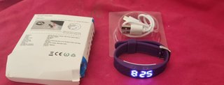 Smart Bracelet Viola con Caricabatterie