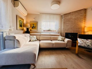 Sofá modular tela beige y maderaSOFAS EN TIENDA TE