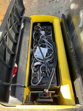 Apilador eléctrico mástil triple