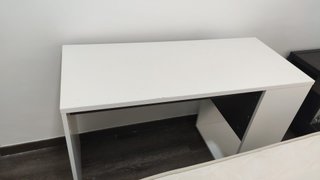 Escritorio blanco y negro