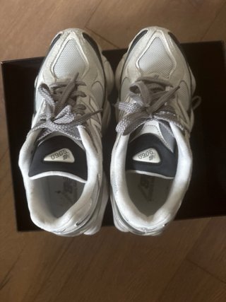 New Balance 9060 Gris/Blanco
