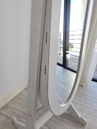 Joyero espejo de pie blanco con armario interior