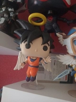 Funko Pop Goku con Alas y Aureola