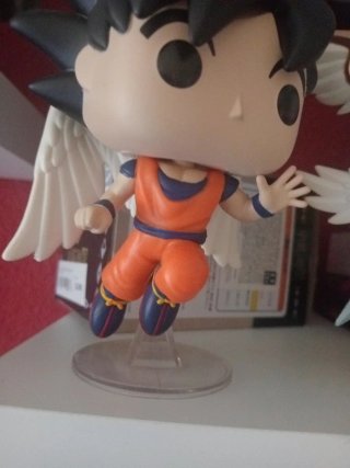 Funko Pop Goku con Alas y Aureola