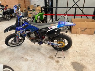 Yamaha YZF 250 supermotard Azul/Blanco