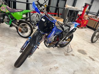 Yamaha YZF 250 supermotard Azul/Blanco