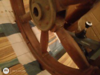 Timón de madera náutico