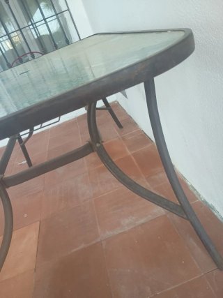 Tavolo da giardino in vetro e metallo