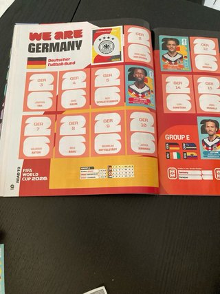 87 cromos pegados en álbum Mundial 2026 fútbol.