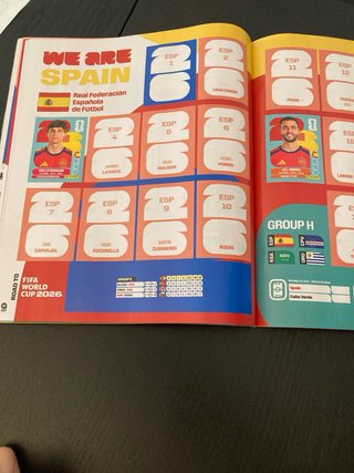 87 cromos pegados en álbum Mundial 2026 fútbol.