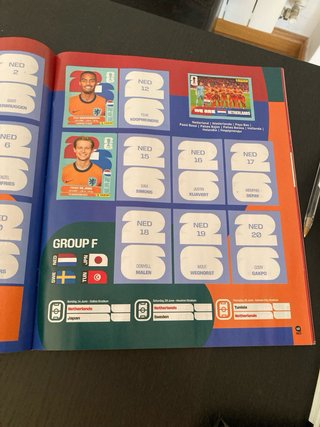 87 cromos pegados en álbum Mundial 2026 fútbol.
