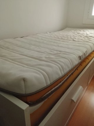 Cama individual con cajones
