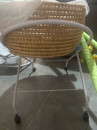 Moisés Cuna Mimbre con Soporte