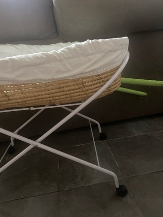 Moisés Cuna Mimbre con Soporte