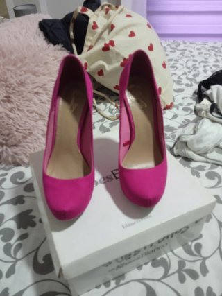 Zapatos de tacón fucsia Sositas