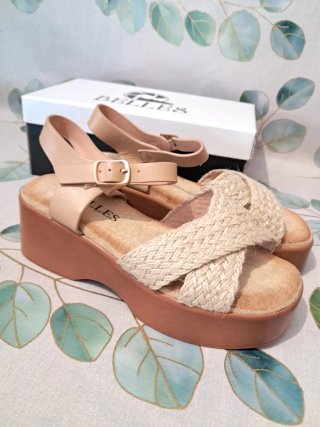 Sandalias cuña doble suela beige y marrón