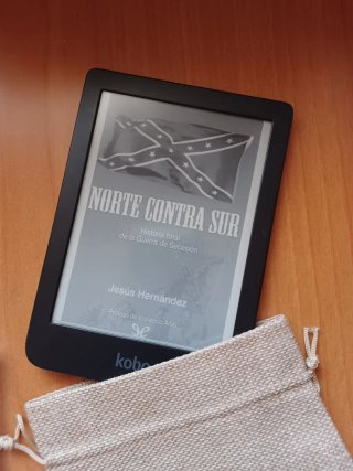 E-reader Kobo Clara HD con accessori