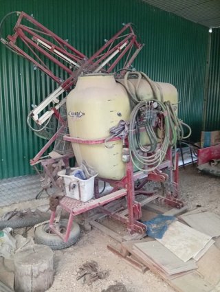 Tractor orugas Fiat + Cuba sulfatar