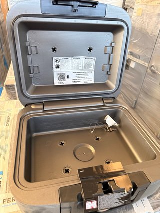 CAJA DE SEGURIDAD IGNÍFUGA Y RESISTENTE AL AGUA
