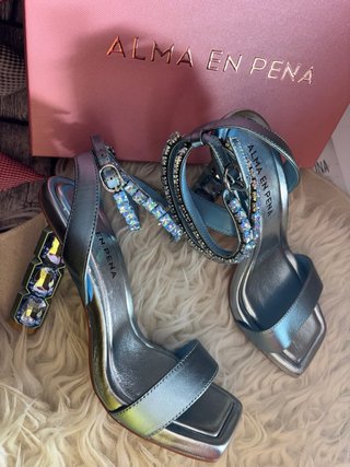 Sandalias Alma en Pena tacón joya azul/plata