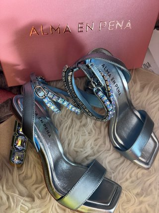 Sandalias Alma en Pena tacón joya azul/plata