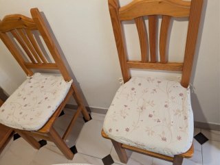 Juego de 4 sillas de madera