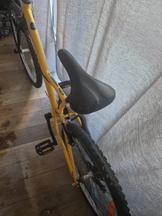 Bicicleta Decathlon Amarilla