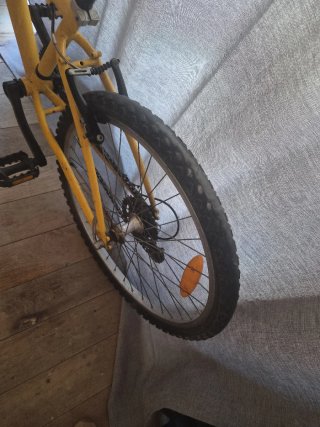Bicicleta Decathlon Amarilla