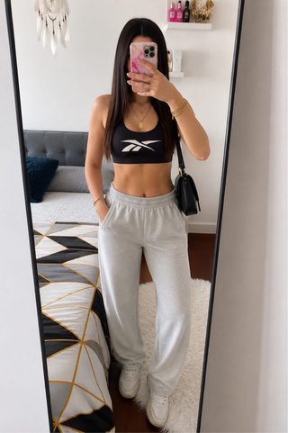 Top deportivo Reebok negro