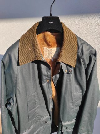 Giacca cerata verde in stile Barbour M