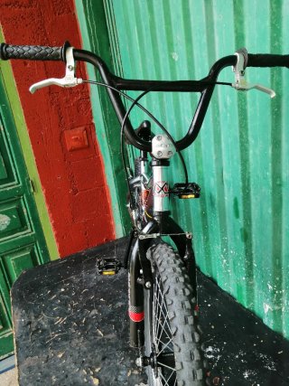 Bicicleta BMX Monty Plata