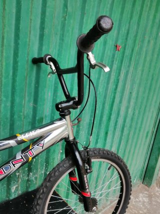 Bicicleta BMX Monty Plata