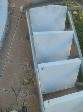 Escalera piscina para mayores y niños