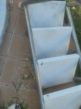 Escalera piscina para mayores y niños