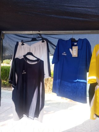 Conjunto deportivo pantalón y camiseta
