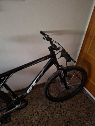 Bicicleta Montaña GT Negra