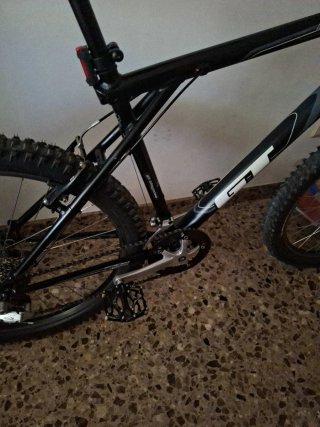 Bicicleta Montaña GT Negra