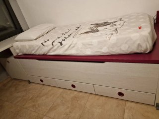 Habitación con cama 90cm