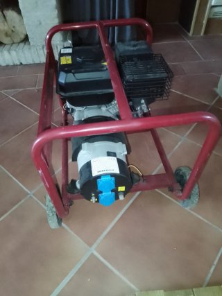Generador de gasolina con ruedas