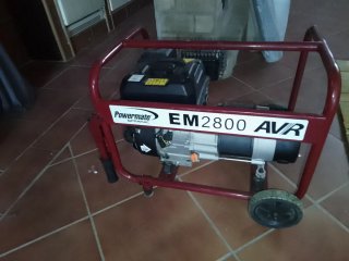 Generador de gasolina con ruedas