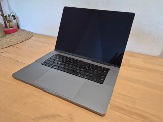 MacBook Pro 16 2023