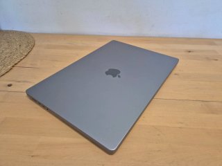 MacBook Pro 16 2023