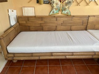 Sofá de bambú para terraza, necesita fundas nuevas