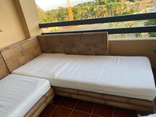 Sofá de bambú para terraza, necesita fundas nuevas