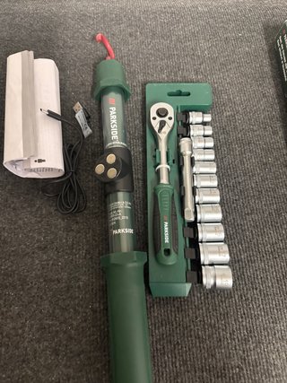 Lámpara LED Parkside y Carraca Parkside