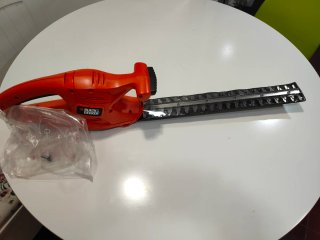 Cortasetos Black+Decker 420W