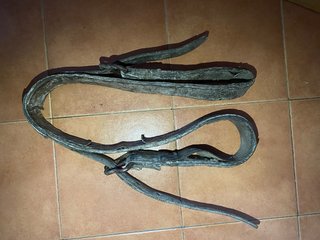 Correas de cuero con hebillas