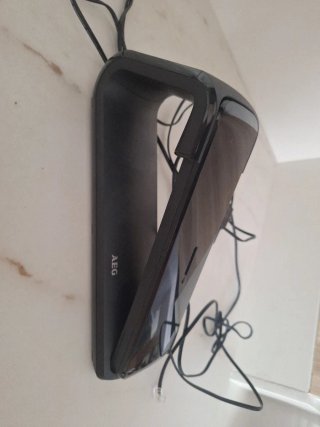 Teléfono Negro con Base y Cargador
