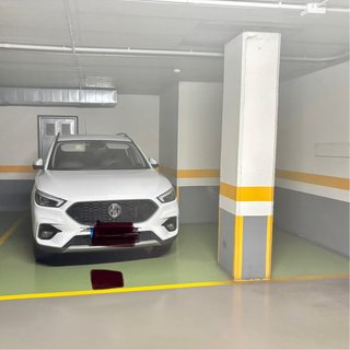Alquiler plaza de garaje coche y moto amplia